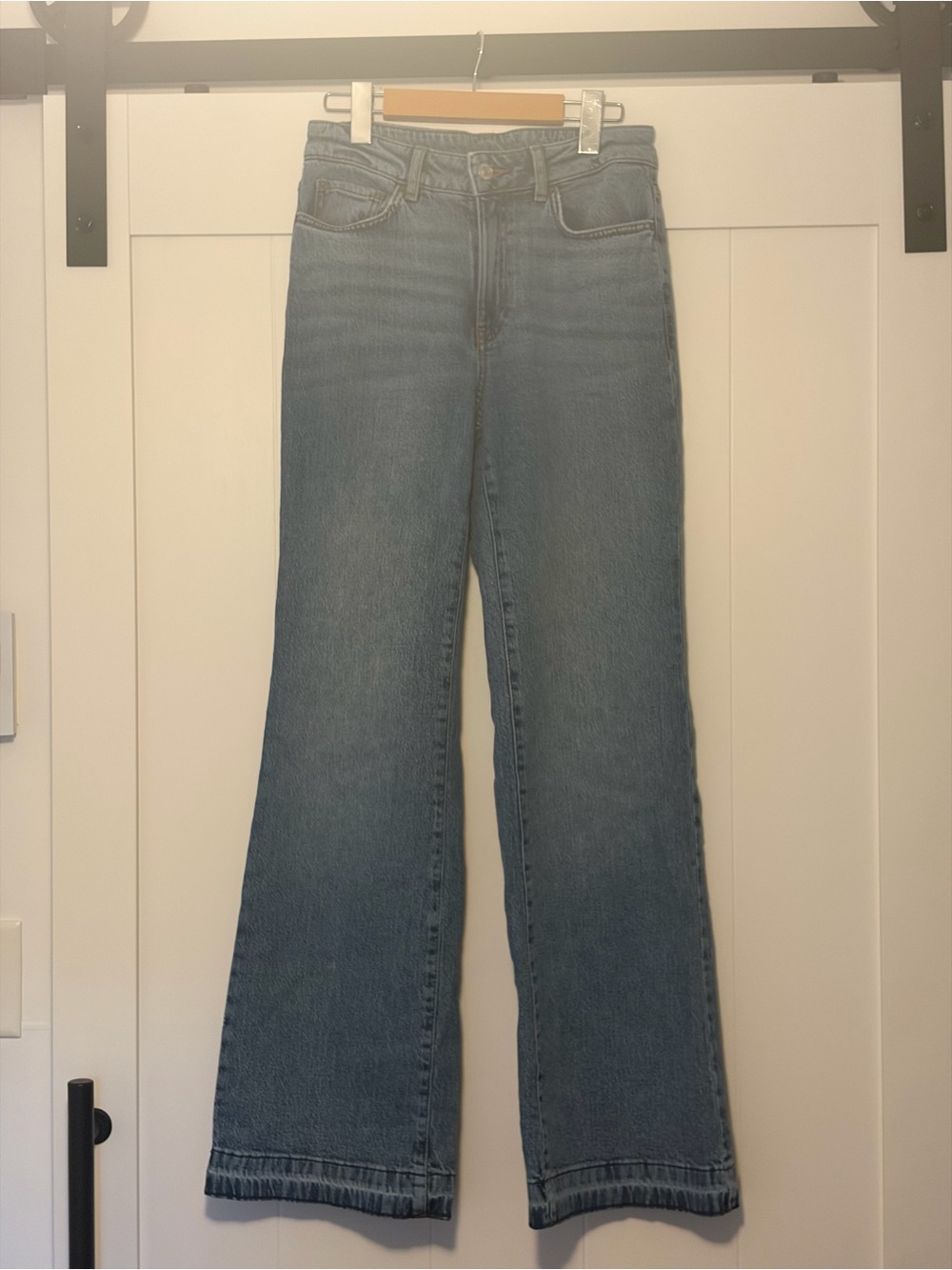 RW&CO. Mid-Rise Wide Leg Jeans in Light Blue Wash
